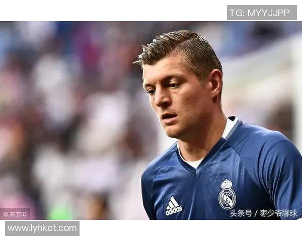 足球场上的颜值担当揭秘最帅足球明星的真实姓名与故事